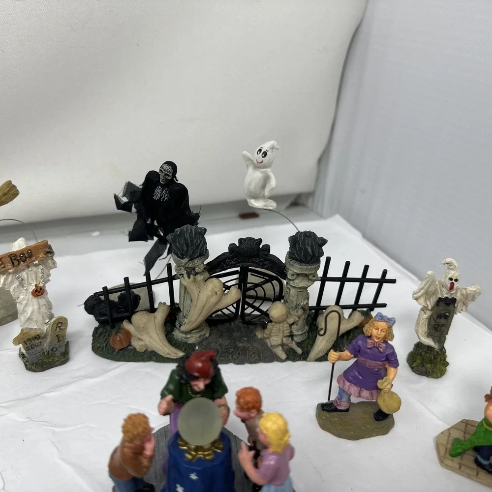 Big MIX lot Lemax Spooky Town halloween Vintage Retired